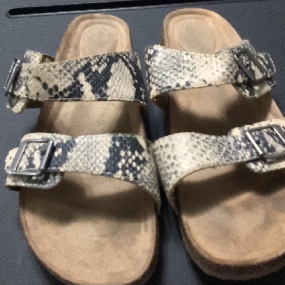 Snakeskin Pattern Sandals with Buckle Straps   Comfy size 10